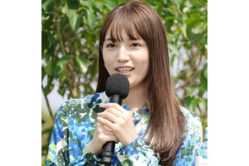 川口春奈、秋を先取りしたオシャレ赤コーデに絶賛の声「めっちゃ可愛いよ～」「ビジュよすぎる」 画像