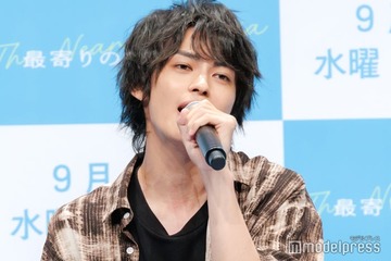 神尾楓珠、会見で生歌披露 共演女優が感涙「感動しました」【最寄りのユートピア】 画像