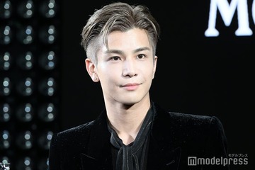 岩田剛典、“彼女目線風”オフショット公開「デートしてる気分」「見てるだけで照れる」の声 画像