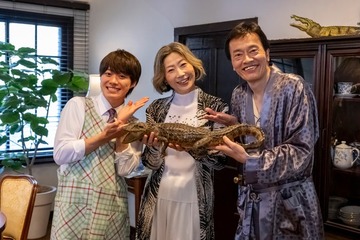 遠藤憲一・峯村リエ・大橋和也「民王R」仲良し3ショット解禁 全主要キャストのシーン写真も一挙公開 画像