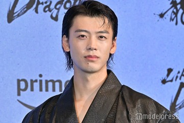 竹内涼真、上裸で“派手タトゥー”姿公開「肉体美」「かっこよすぎる」の声 画像