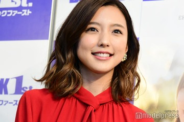 真野恵里菜、出産後初仕事で“推しアイドル”と初共演「ついに一緒にお仕事しちゃった」 画像