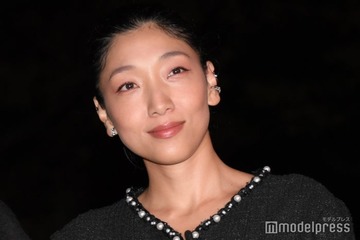 安藤サクラ、美ウエストちら見せ シックなモノトーンコーデ披露【CHANEL AND CINEMA - TOKYO LIGHTS】 画像