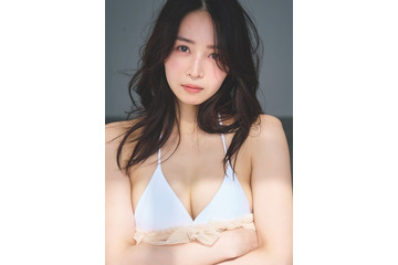 元ベビレ傳谷英里香、5年ぶり「週プレ」 ランジェリー姿で美谷間際立つ 画像