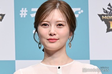 白石麻衣、スリットから色白美脚披露 来年アップデートしたいことは？ 画像