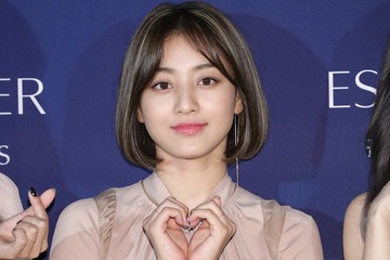 TWICEジヒョ、ミニスカで圧巻美脚披露「理想のスタイル」「憧れ」の声 画像
