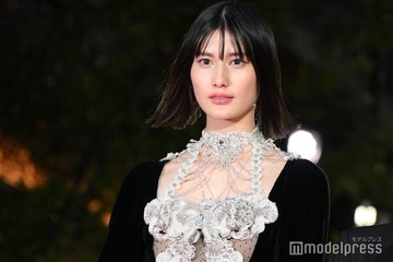 橋本愛、ゴージャスな金髪へイメージチェンジ「似合いすぎてびっくり」「ため息が出るほど素敵」と反響 画像