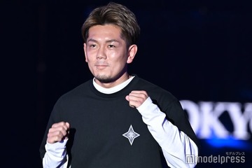 皇治、高級愛車フェラーリ公開「1番はおかんが乗ってた車」宣言に「生き方も発言もかっこいい」の声 画像