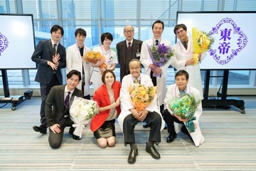 米倉涼子主演「劇場版ドクターX」クランクアップ写真解禁 西田敏行さんとの集合ショットも 画像