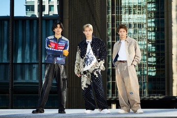 Number_i、奇抜被り物姿でのオフショット公開「振り幅すごい」「小顔が際立つ」の声 画像