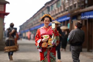 大河「べらぼう」冒頭からスマホ登場の斬新演出 綾瀬はるかの扮装姿に「可愛すぎる」の声 画像