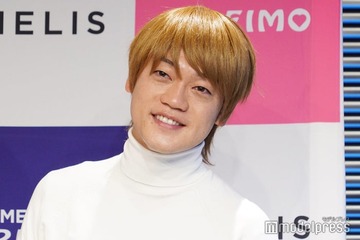 おばたのお兄さん、“社長役”ドラマ現場で共演者へお年玉 妻・山崎アナ撮影の息子との密着ショット公開 画像