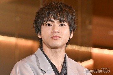 山田裕貴、左手薬指に指輪キラリ「幸せ全開」「眩しすぎる」の声 画像