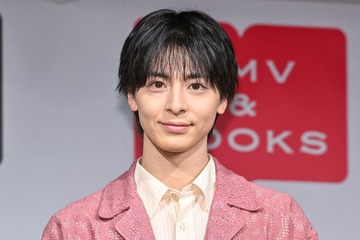 「となりのナースエイド」高杉真宙、革ジャン×サングラスの貴重姿に「カッコ可愛い」「反則」と反響 画像