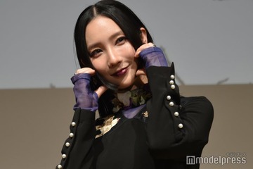 ファーストサマーウイカ、書き初めで美文字披露「日本で一番画数の多い漢字」達筆ぶりに共演者驚き【フォレスト】 画像