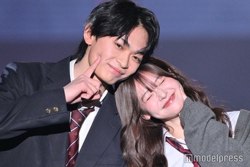 「今日好き」“せなりあ”米澤りあ＆黒木聖那カップル、ステージで頬キス求め合い「可愛い彼女と一緒に歩けて嬉しいです」【TGCしずおか2025】 画像