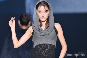 Girls2小川桜花、バラクラバ風ノースリーブニットでほっそり二の腕披露【TGCしずおか2025】 画像