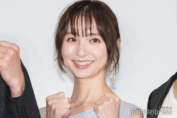 篠田麻里子、フリー転身後初の公の場 美デコルテ際立つ透けドレス姿で登場【BLUE FIGHT 〜蒼き若者たちのブレイキングダウン】 画像