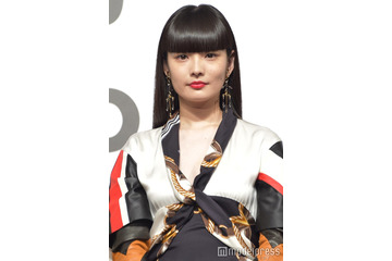 秋元梢、美ボディライン際立つダイビング動画公開「脚長すぎ」「人魚姫みたい」 画像