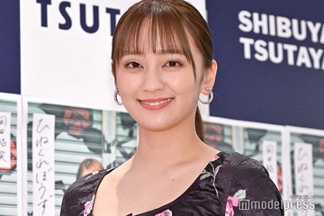 岡田結実、水着姿で美背中＆美脚を大胆披露「色気のギャップに悩殺」「スタイル抜群」と反響 画像