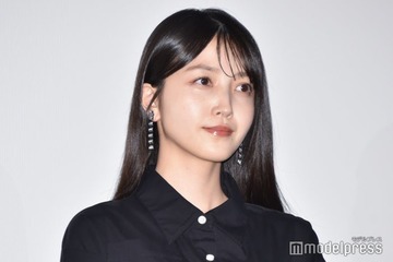乃木坂46久保史緒里、美脚透けるブラックドレス姿で登場 共演者から絶賛受ける「人間としてもリスペクト」【誰よりもつよく抱きしめて】 画像
