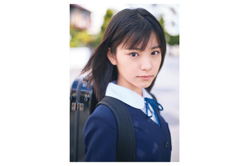 當真あみ、中学時代のあどけない制服姿＆海辺ショット公開 写真集握手会イベントも決定【Ami】 画像