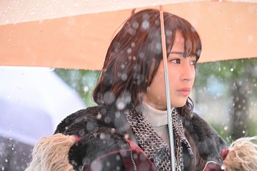 「クジャクのダンス」初回から隠されていたモールス信号 提供クレジット画面の白線に考察飛び交う「仕掛けがハイレベルすぎる」「繋がってるのかな」 画像