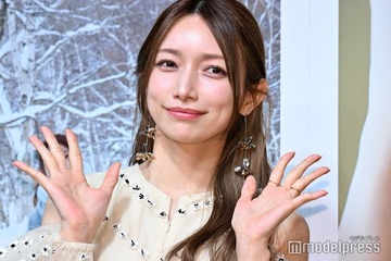 後藤真希、オフショルで大胆肌見せ 純白コーデに反響「完璧スタイル」「デコルテが美しすぎる」 画像