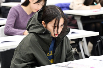 「御上先生」弓弦（堀田真由）＆渋谷（沢村玲）、初回冒頭シーンはワンカット撮影 ナイフ・スタントマン入れ替え裏話に「全然気づかなかった」「もう一回観たくなる」の声 画像