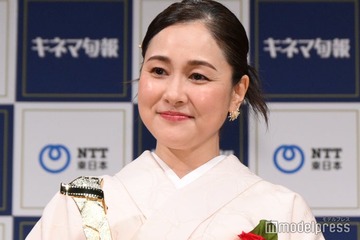 忍足亜希子、ろう者俳優として初受賞の快挙 息子役・吉沢亮を手話で絶賛「感動しました」【 第98回キネマ旬報ベスト・テン】 画像