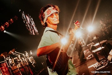 THE ORAL CIGARETTESあきらかにあきら＆歌手ナナヲアカリが結婚 直筆署名で報告 画像