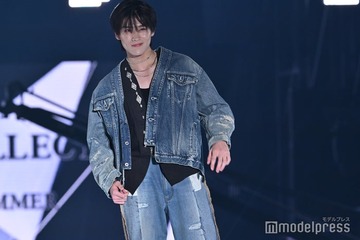 「君がトクベツ」出演解禁で話題のDXTEEN大久保波留、微笑みウインクにキュン【TGC2025S/S】 画像