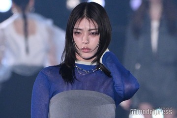 井手上漠、ロングスカートから美肌チラ見せ【関コレ2025S/S】 画像