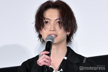 綱啓永、10代からの親友と初共演「売れような」絶叫メッセージで熱い握手交わす【ネムルバカ】 画像
