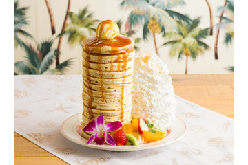 エッグスンシングス、15枚重ねの巨大アニバーサリーパンケーキ登場 日本上陸15周年を記念 画像