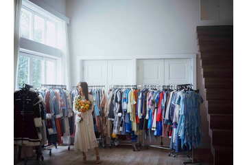 日向坂46佐々木久美、歴代衣装に愛溢れる 1st写真集先行カット第10弾解禁【めくる日々】 画像