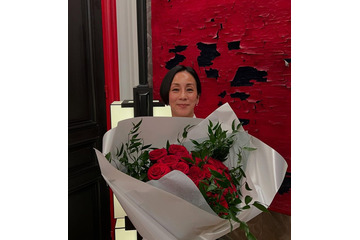 パリ在住・中村江里子アナ「同じ日がバースデー」夫との密着ショット公開「旦那さんかっこいい」「運命の2人」と反響 画像