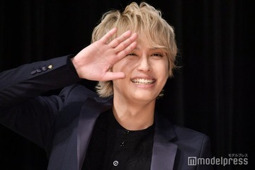 手越祐也「news zero」に“見切れ”話題に MLB東京シリーズ観戦で本人反応「目立つなー俺」 画像