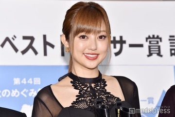 菊地亜美「最初で最後の顔出し」長女＆次女のニューボーンフォト公開「天使」「家族4人幸せそう」と反響 画像