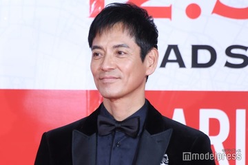 沢村一樹「脳をバグらせてください」貴重なイケメン3ショット公開「スタイルが桁違い」「不思議」の声 画像