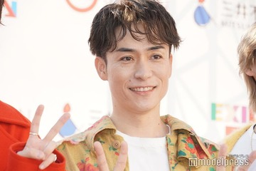 アキレス腱断裂のEXILE TETSUYA、車椅子で桜眺める最新ショット公開「顔が見れて嬉しい」「早く回復しますように」の声 画像