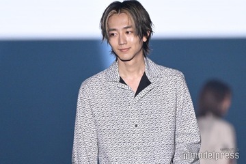 駒木根葵汰、前髪ハイライトの新カラーお披露目 クールにシャツ着こなす【TGC熊本2025】 画像