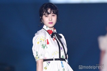 本田紗来、カール前髪で印象チェンジ レトロスタイルがお似合い【TGC熊本2025】 画像