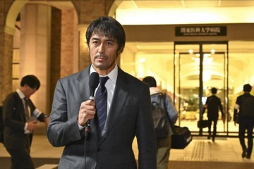 【キャスター 第1話】進藤（阿部寛）、民放新番組キャスターに就任 初回放送で予想外の出来事発生 画像