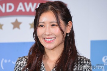 西野未姫、夫・山本圭壱と娘のハーフバースデー祝福＆家族写真公開「ばぁばの手作り衣装素敵」「お2人にそっくり」の声 画像