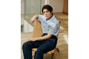 Number_i岸優太、洗練されたサマースタイル披露 夏の旅先でやりたいこと明かす 画像