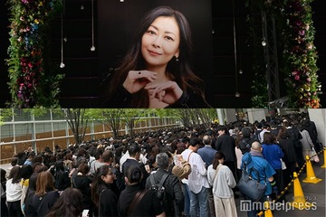 中山美穂さん「お別れの会」に1万人の“ミポリン”ファンが参列 会場外には長蛇の列 画像