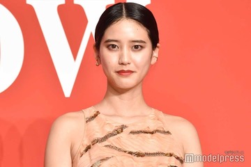 山崎紘菜、誕生日に幼少期ショット公開「面影ある」「小さいときから可愛い」と反響 画像