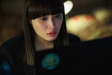 「なんで私が神説教」一瞬登場した「SEE」に注目 初回ラストとの繋がりに「辻褄が合う」「気になりすぎる」と考察加速 画像