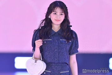 香音、美太もも全開セットアップ姿 ハートバッグ＆編み込みヘアで甘さプラス【GirlsAward 2025SS】 画像